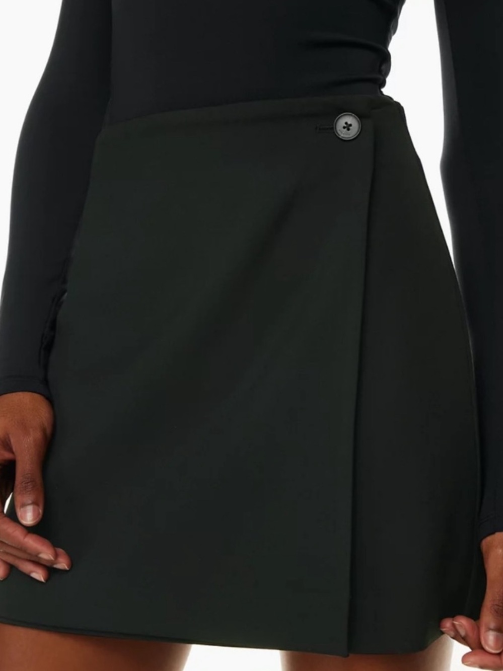 Aritzia Madden Skirt Size 4 Black